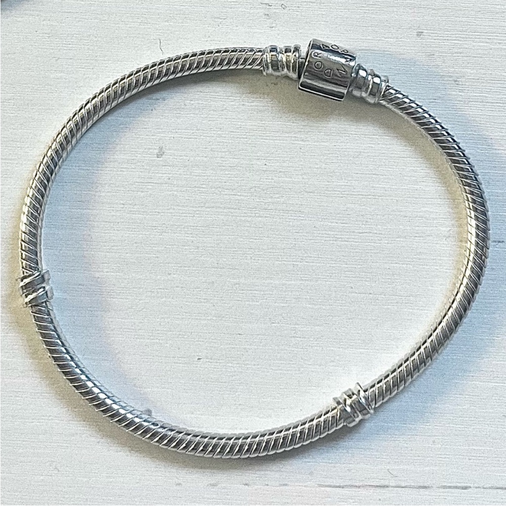 NWOT Elegant Pandora barrel clasp 6.7” bracelet Silver Bracelet